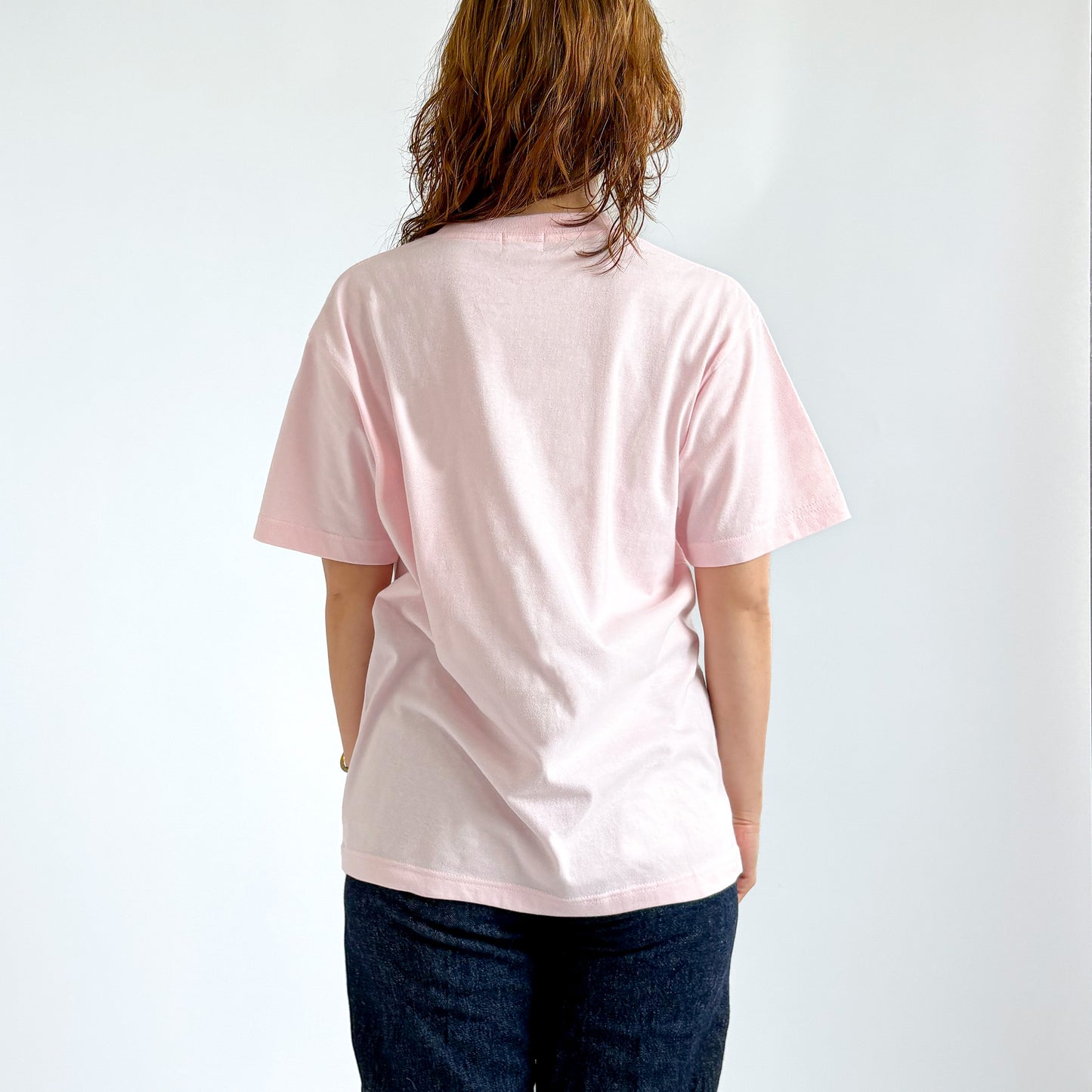SEY YES Tシャツ（ピンク）、背面は無地の半袖