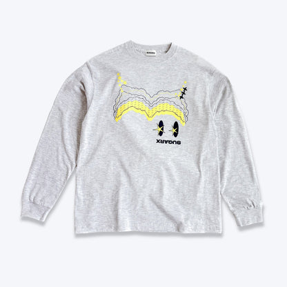 グレーの長袖Tシャツ、フロントにイラストと星モチーフのプリント