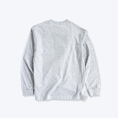 グレーの長袖Tシャツ、背面は無地のシンプルデザイン